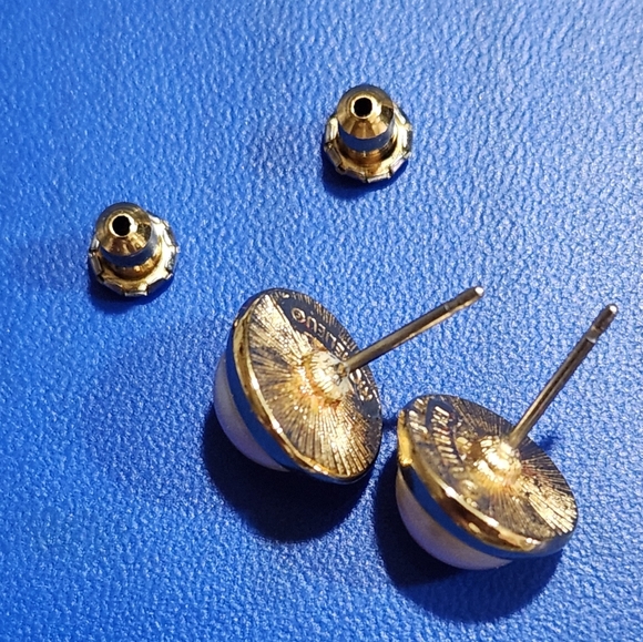 RICHELIEU Faux Pearl Stud Earrings - Picture 5 of 11